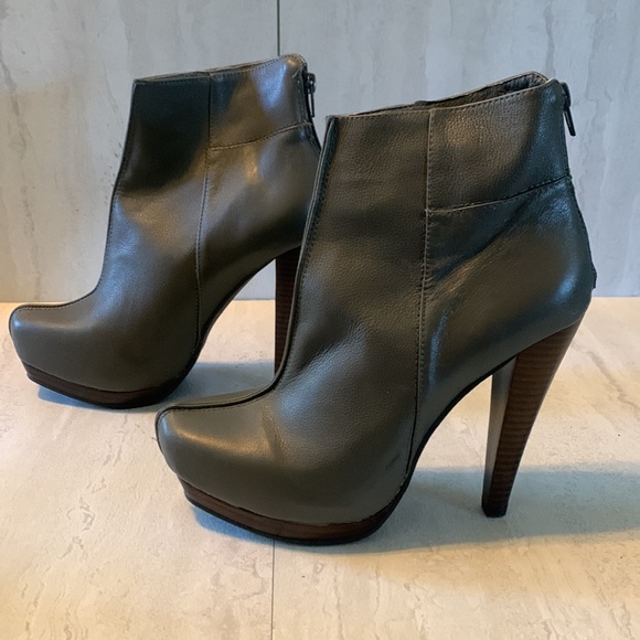 Restricted Women's Gray Leather Back Zipper Platform High Heeled Ankle Boots 8.5 - Picture 3 of 12